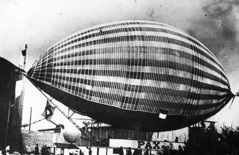 Illustration for article titled The Most Astounding Airships, Dirigibles and Zeppelins in History